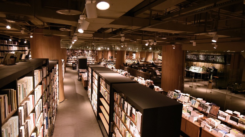 軌道燈應用重慶方所 書店照明 案例