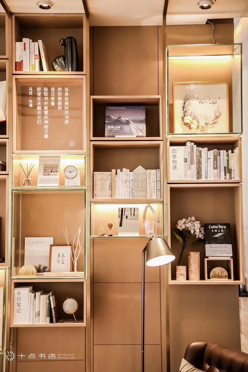 軌道燈用于十點讀書書店照明案例