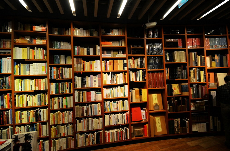 軌道燈用于廣州方所精品書店照明案例