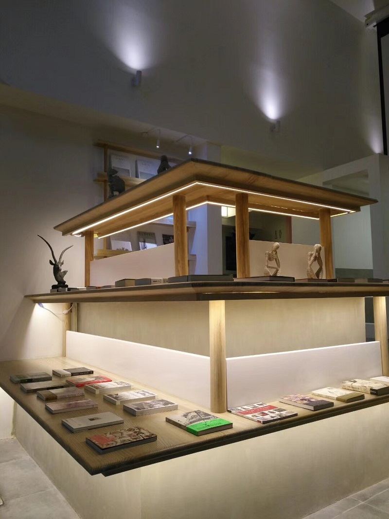 軌道燈應(yīng)用槑林書店照明案例