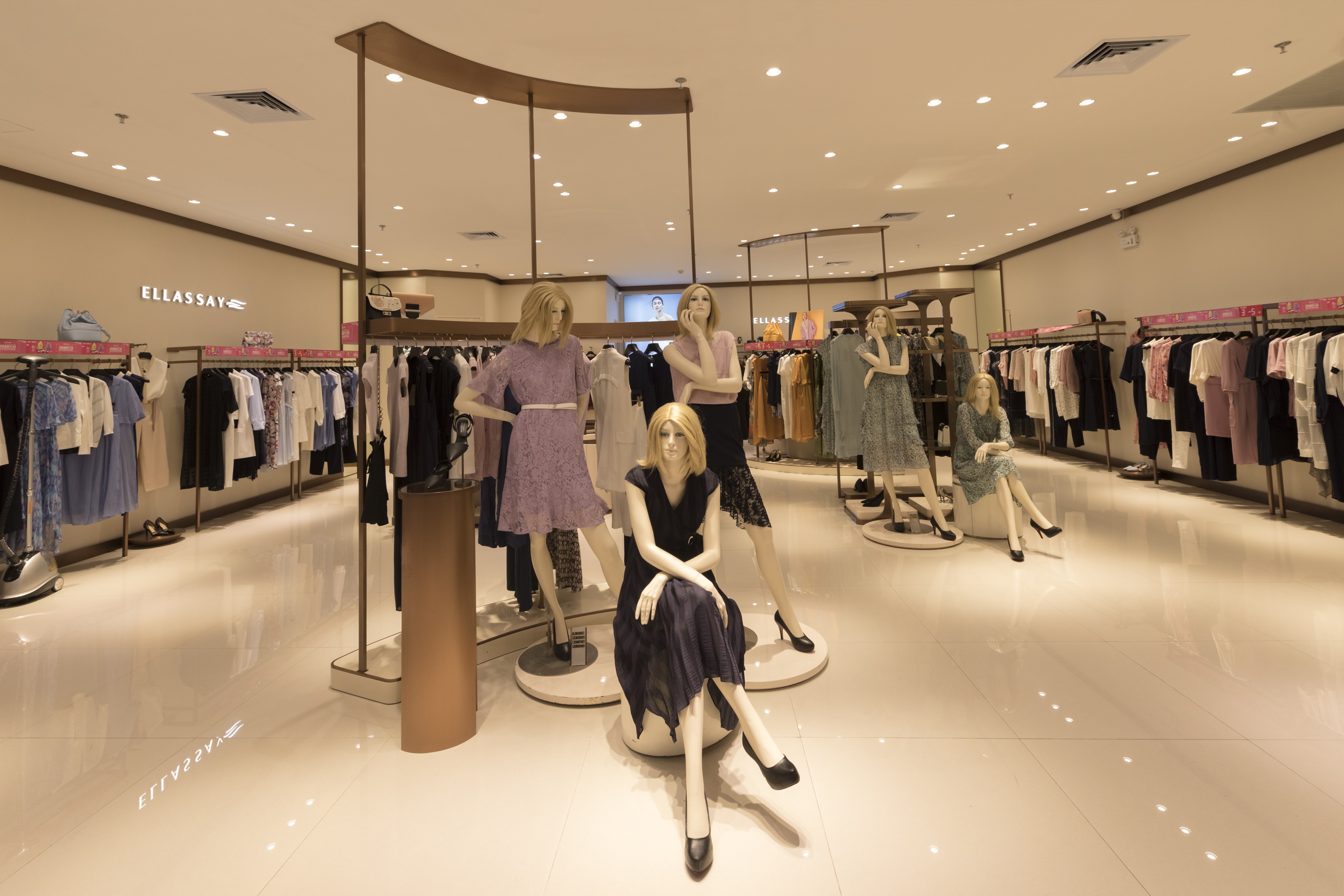 商業(yè)照明 | 高端服裝店鋪燈光設(shè)計到底是怎么設(shè)計的？