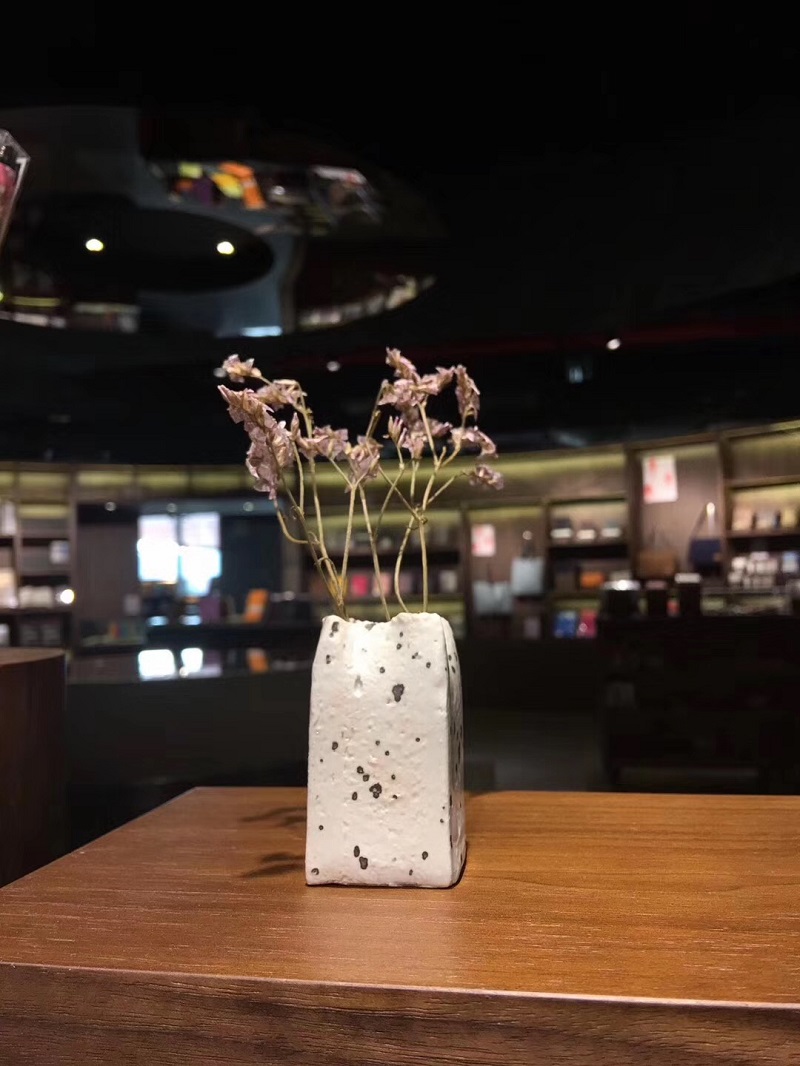 軌道射燈 應(yīng)用于青島方所精品書店照明案例 軌道射燈 應(yīng)用于青島方所精品書店照明案例