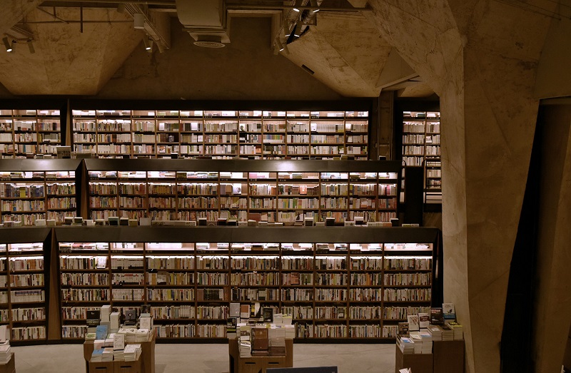 軌道燈 應(yīng)用于成都方所 書店照明 案例
