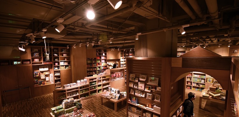 軌道射燈 應(yīng)用于重慶方所精品書店照明案例
