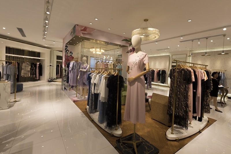 軌道燈 廠家:服裝店照明設(shè)計(jì)示范